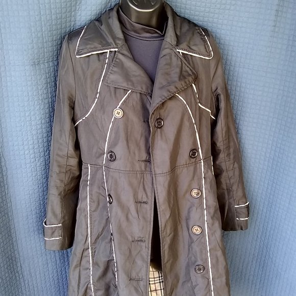 Large Burberry Long Black Button Up Trench Coat - Picture 8 of 13